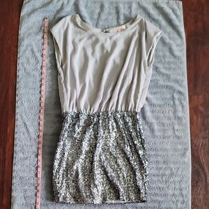 Gianni Bini Cream V-Neck Blouse